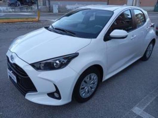 usato TOYOTA Yaris