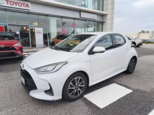 usato TOYOTA Yaris