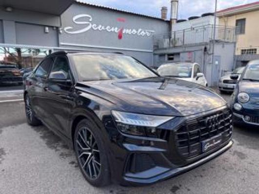 usato AUDI Q8