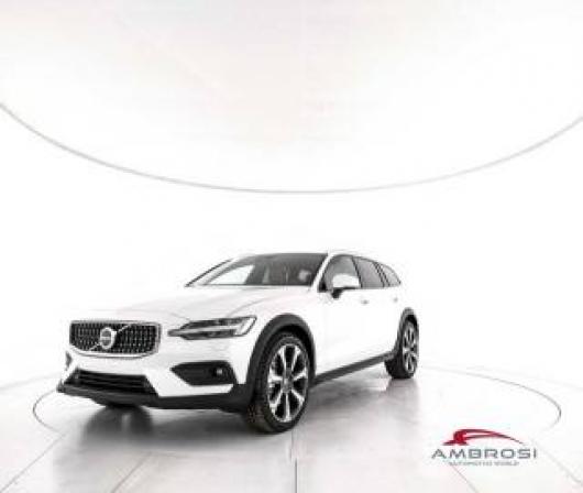 nuovo VOLVO V60 Cross Country