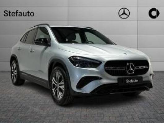 nuovo MERCEDES GLA 200