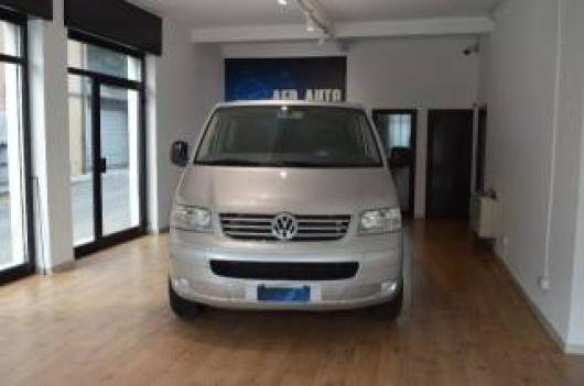 usato VOLKSWAGEN Caravelle