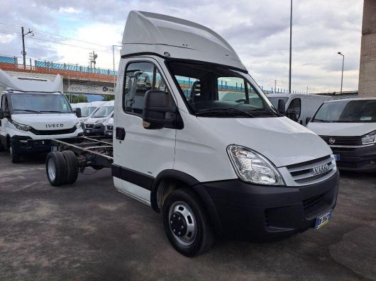 usato IVECO Daily 35C12 a telaio