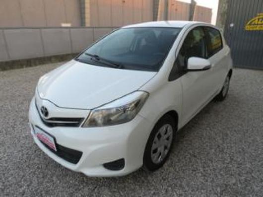 usato TOYOTA Yaris