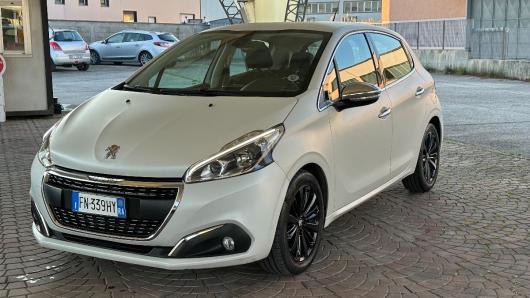 usato PEUGEOT 208