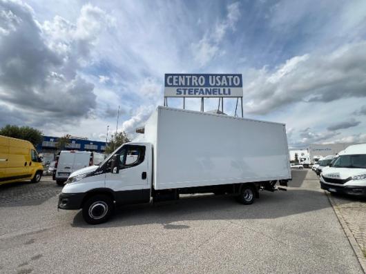 usato IVECO DAILY 70C18HA8 P BOX + SPONDA