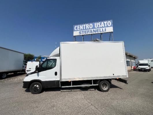 usato IVECO DAILY 35C16H 3.0 BOX   4100