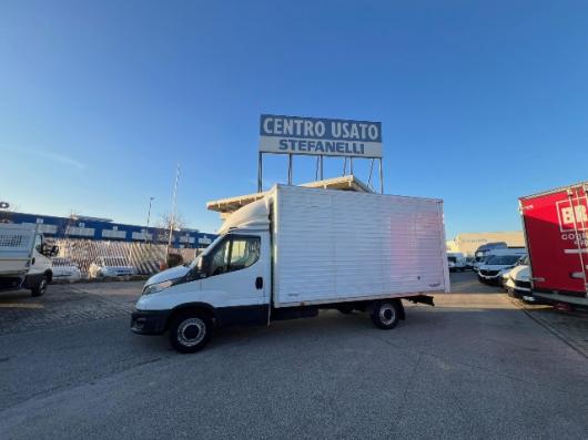 usato IVECO DAILY 35S16H3.0 BOX