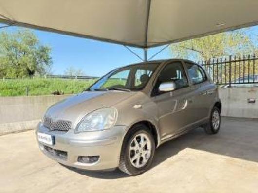 usato TOYOTA Yaris