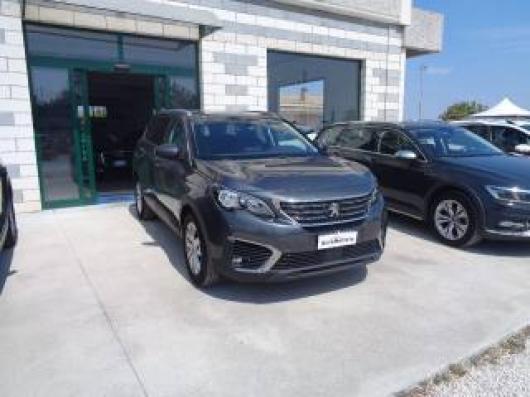 usato PEUGEOT 5008