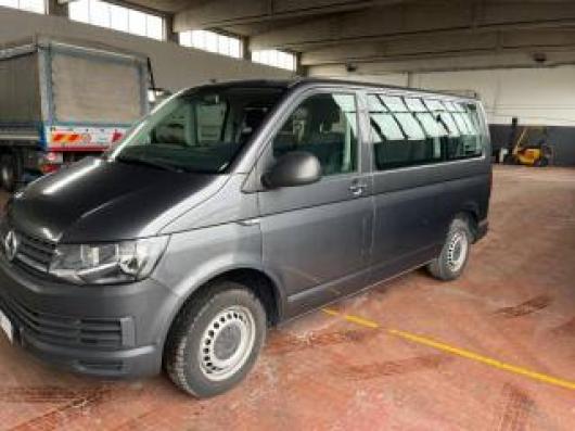 usato VOLKSWAGEN Caravelle